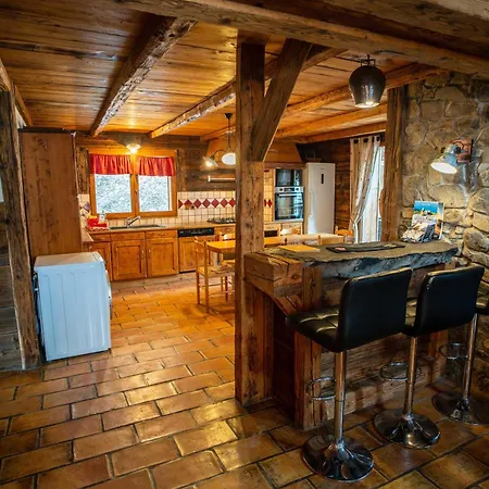 Savoya Lodges, 4 Prives, De 2 A 40 Personnes * Châtel