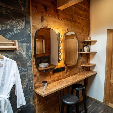 Savoya Lodges, 4 Prives, De 2 A 40 Personnes