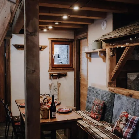 Savoya Chalet Chatel