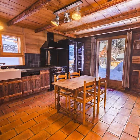 Savoya Chalet Chatel